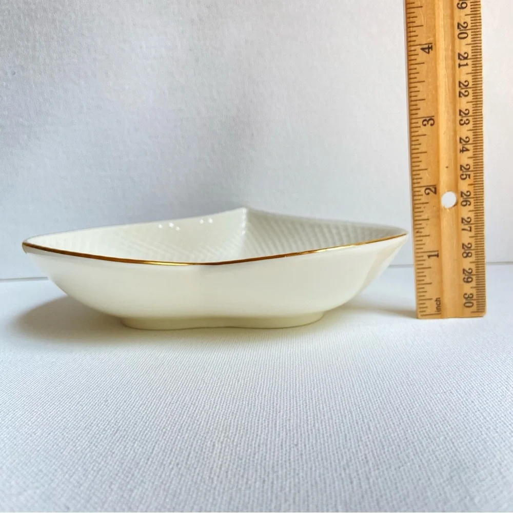 Mikasa Christmas Spirit Ivory Bone China Narumi Japan heart shaped trinket dish